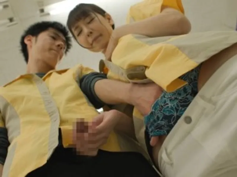 điên cuồng địt cô đồng nghiệp nứng lồn trong siêu thị mini