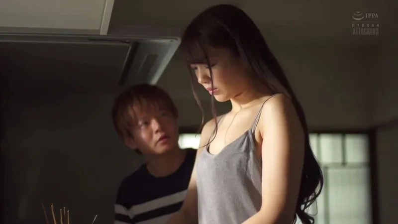 Chồng sắp cưới của chị gái xoạc cô em cô vợ đang khổ tâm vì thất tình