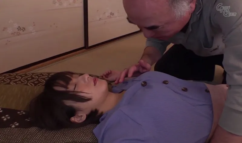 Bố người chồng vô tình làm người tình của con trai ngất xỉu rồi sau đó …