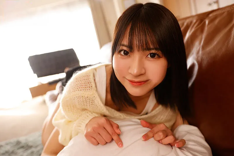 Chị gái lần đầu có anh bồ còn nhiều ngỡ ngàng nên mượn dương vật thằng em tập trước